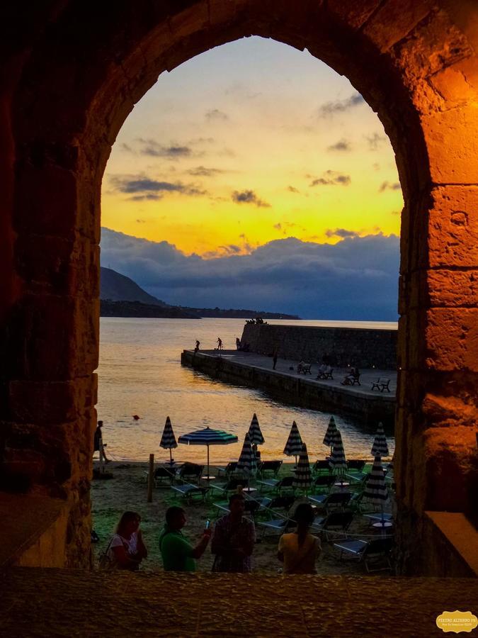 Balcone Sulla Spiaggia Чефалу Экстерьер фото